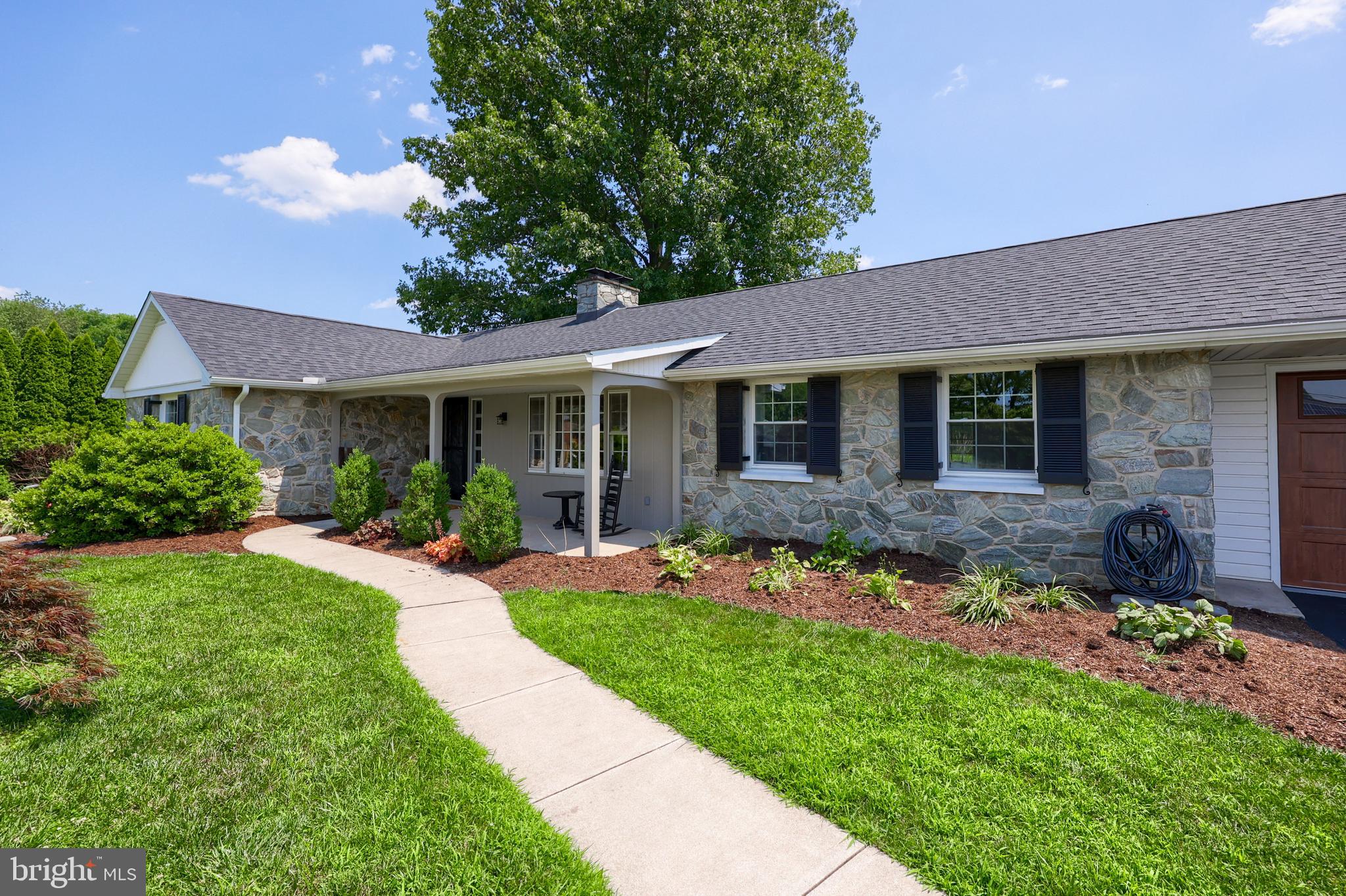 8 BUDVIEW DRIVE
