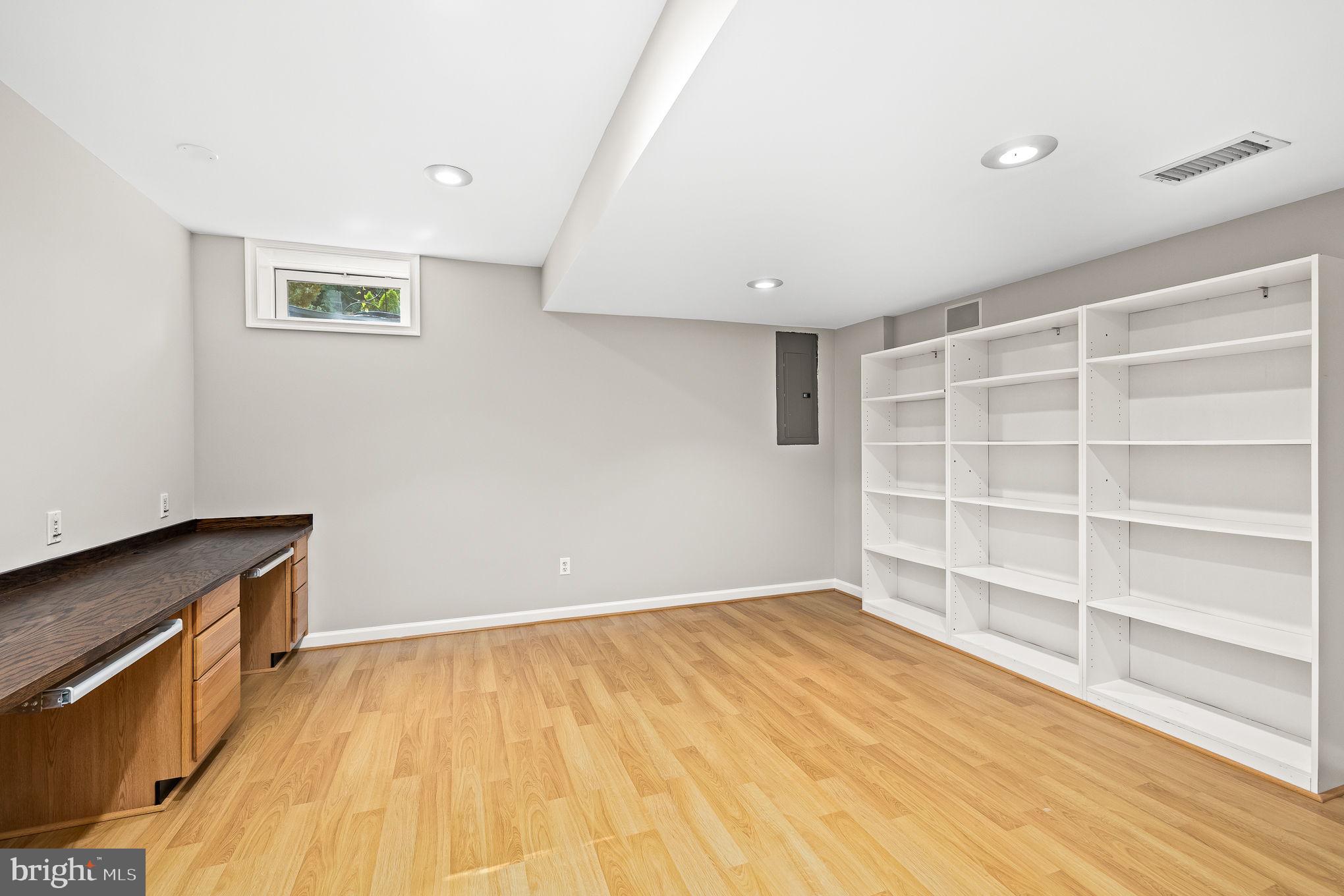 STRATFORD - Residential