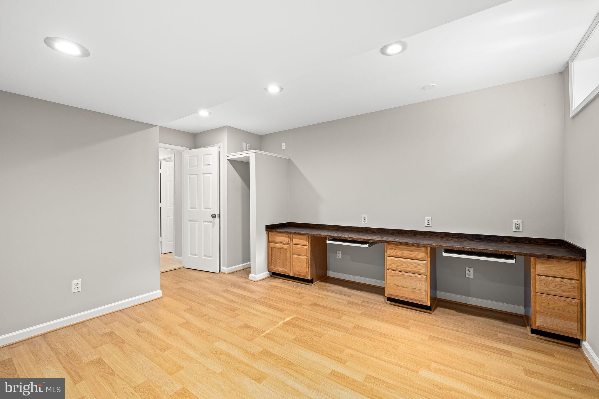 STRATFORD - Residential