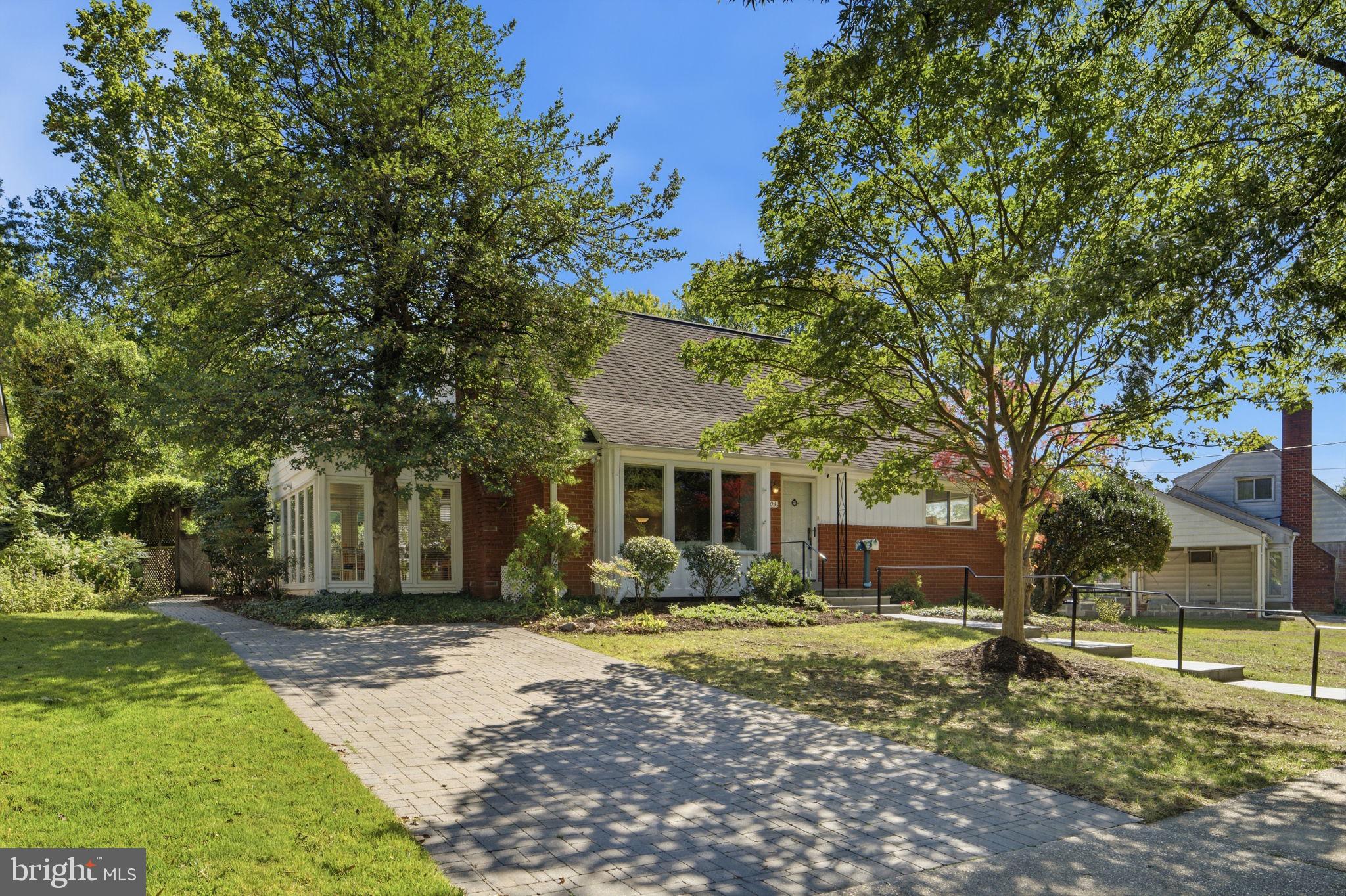 903 PEELE PLACE