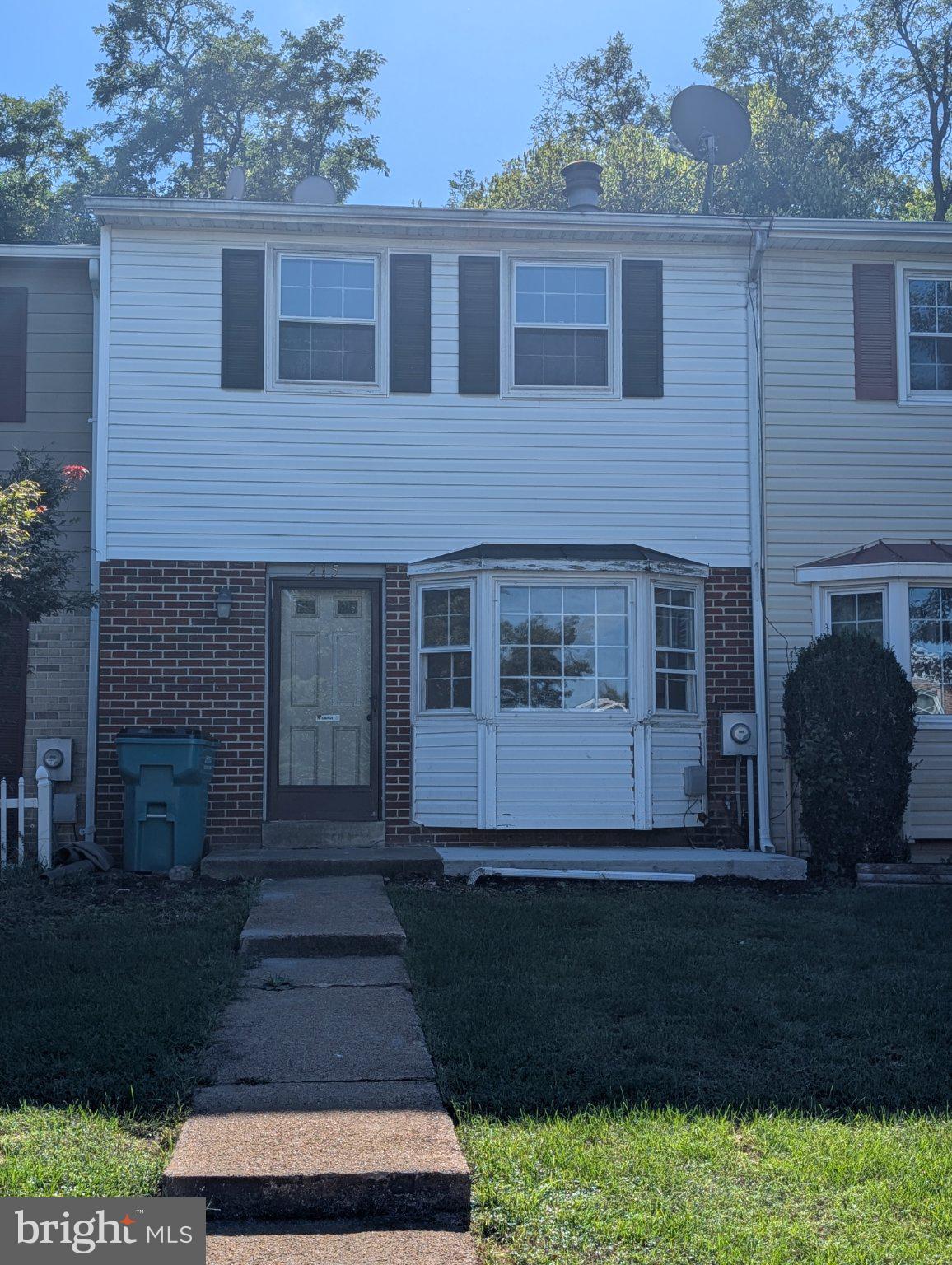 215 QUEEN ANNES COURT