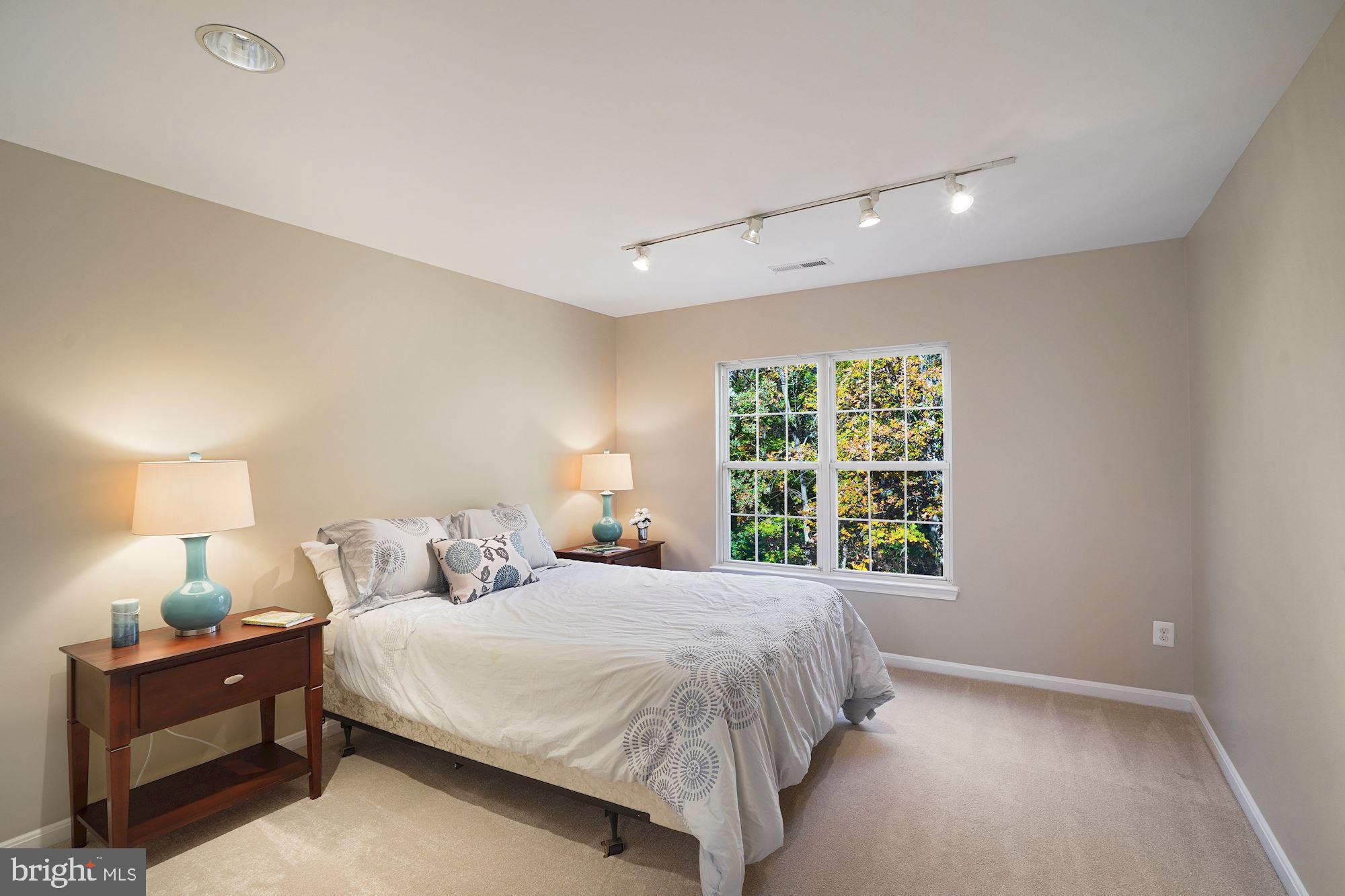 SOUTH RIDING - Residential