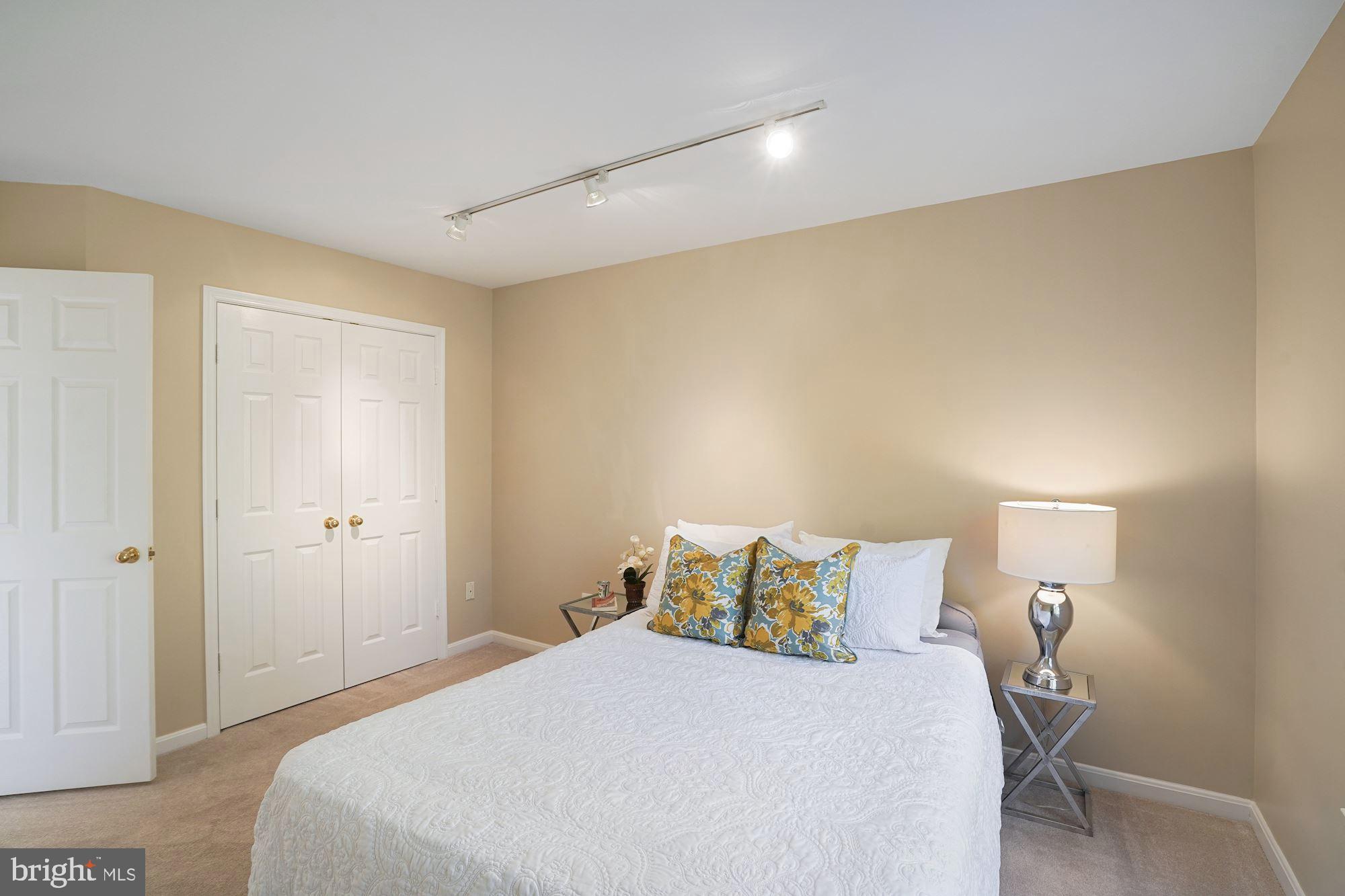 SOUTH RIDING - Residential