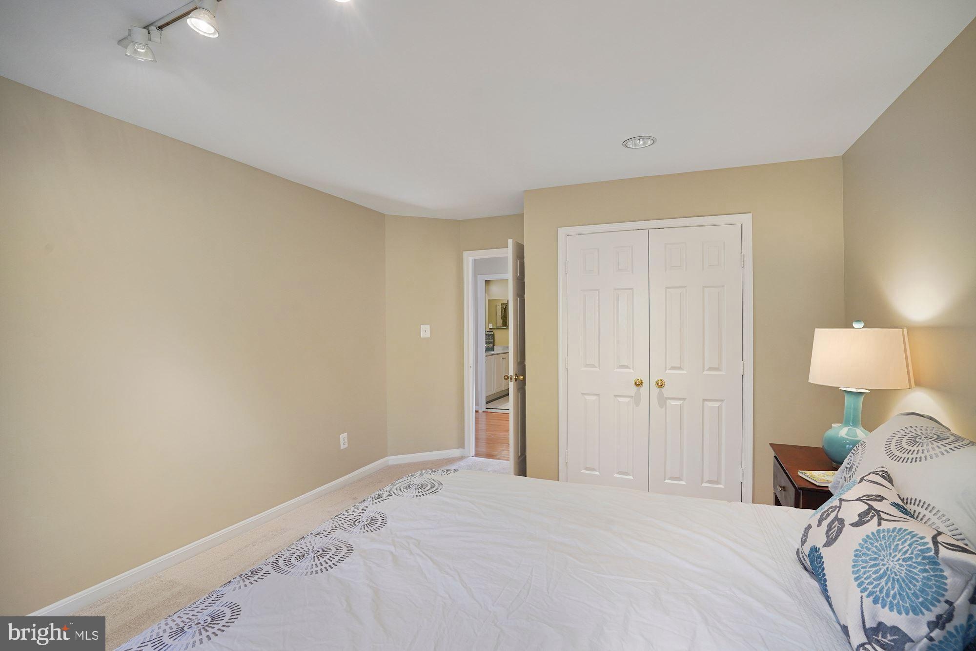 SOUTH RIDING - Residential