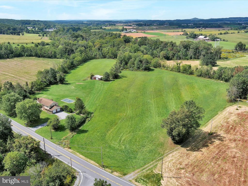 Photo of 3067 MOUNT GRETNA RD, ELIZABETHTOWN, PA 17022 (MLS # PALA2040578)