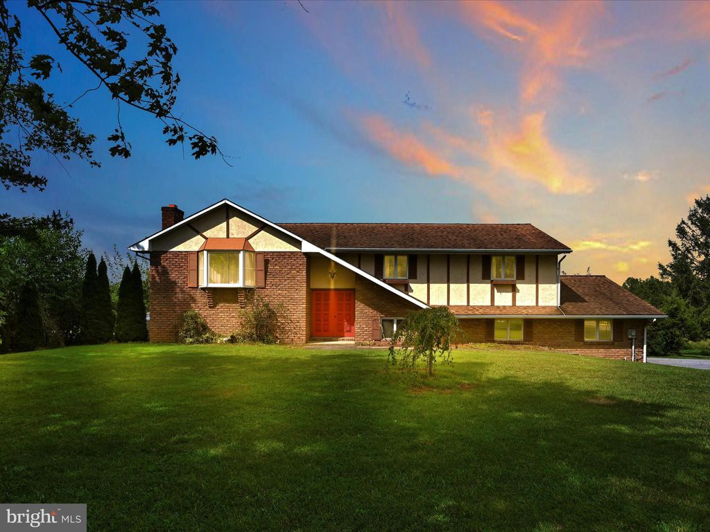 Photo of 3067 MOUNT GRETNA RD, ELIZABETHTOWN, PA 17022 (MLS # PALA2040578)