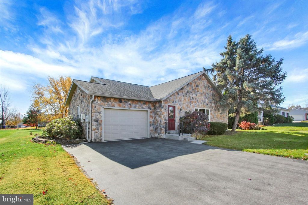 Photo of 40 Glenwood Drive, ARENDTSVILLE, PA 17303 (MLS # PAAD2020488)