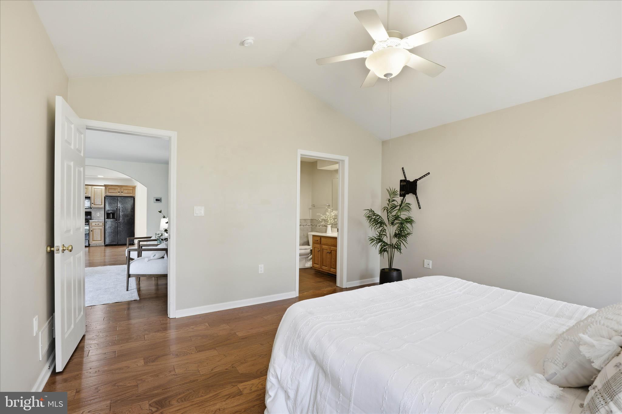 ELM TREE - Residential