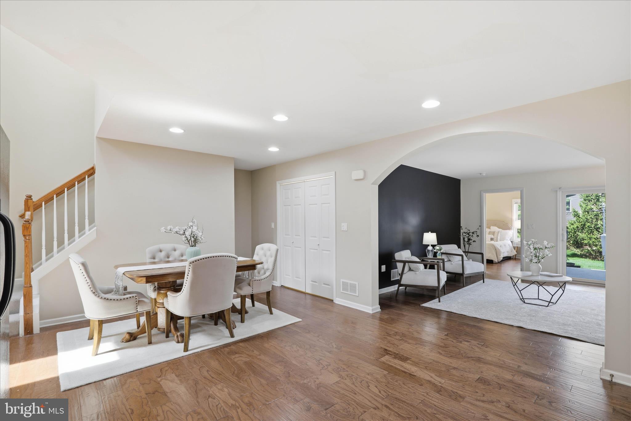 ELM TREE - Residential