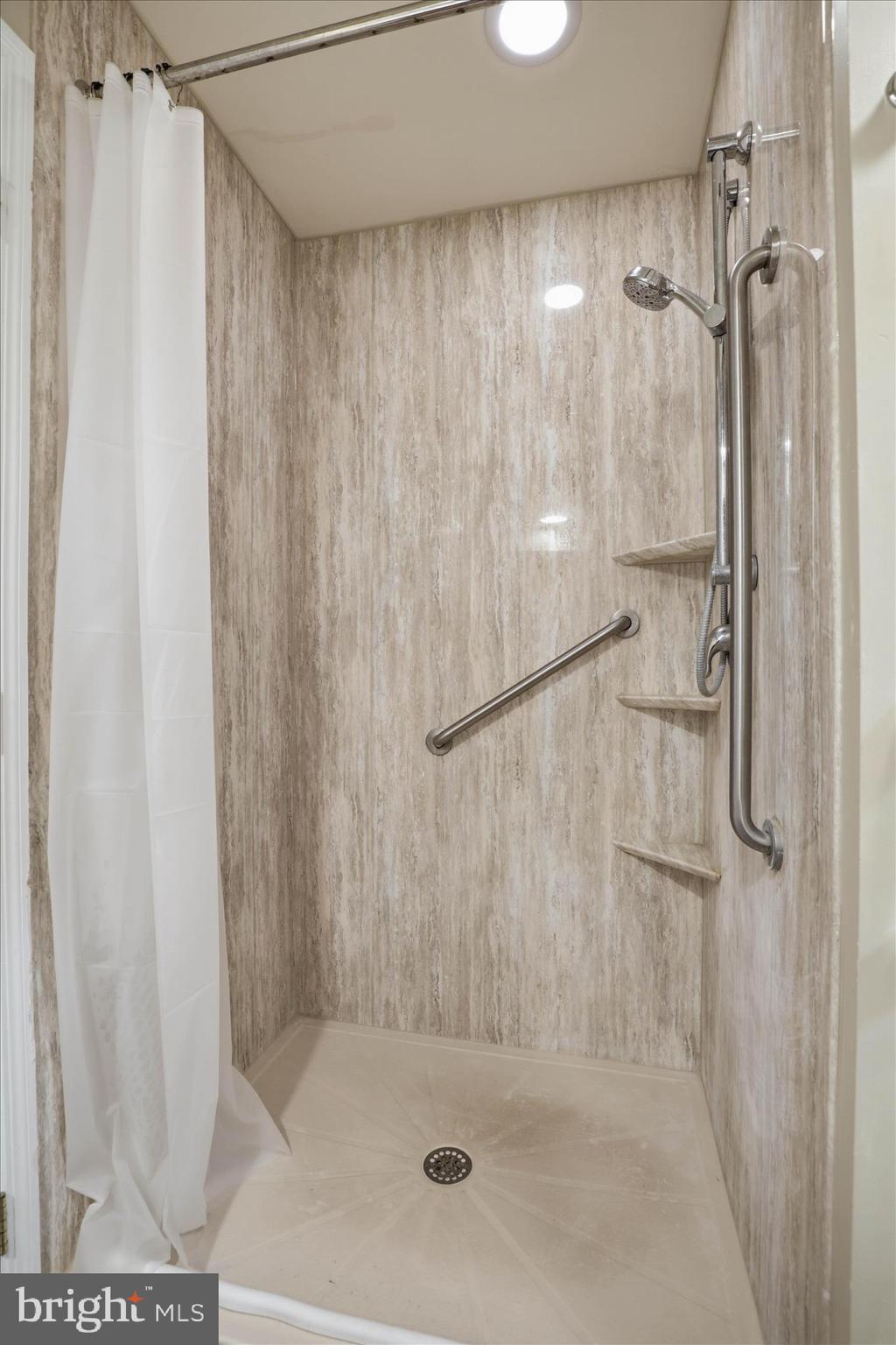 ELM TREE - Residential