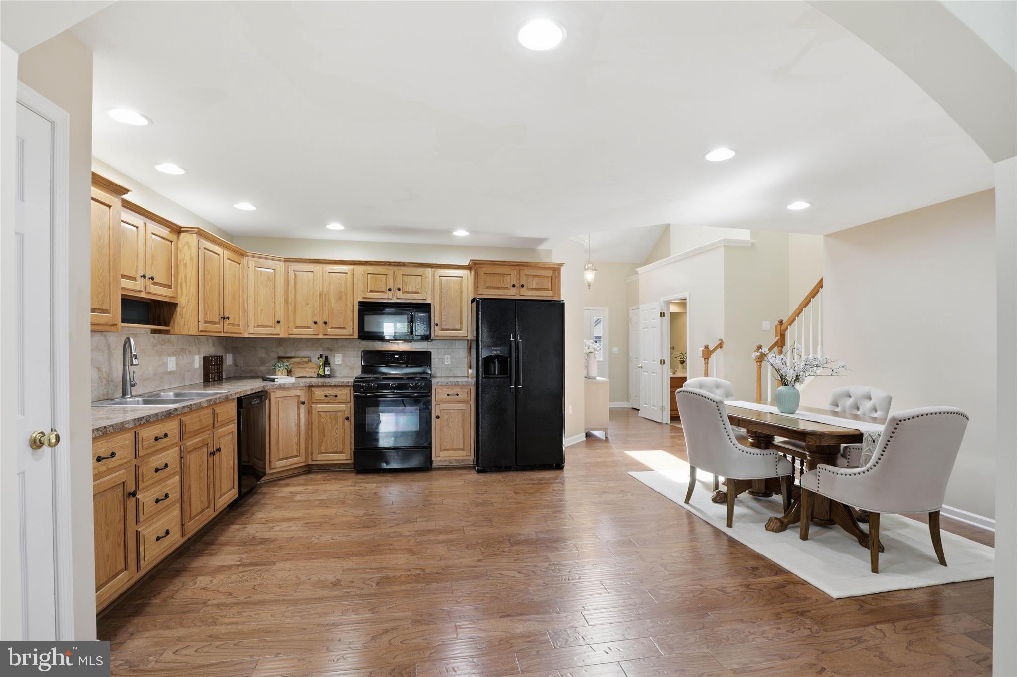 ELM TREE - Residential