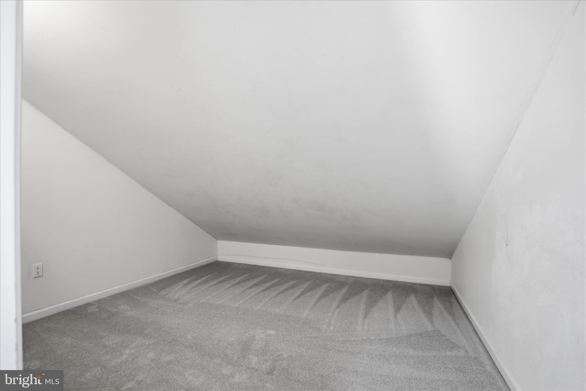 ELM TREE - Residential