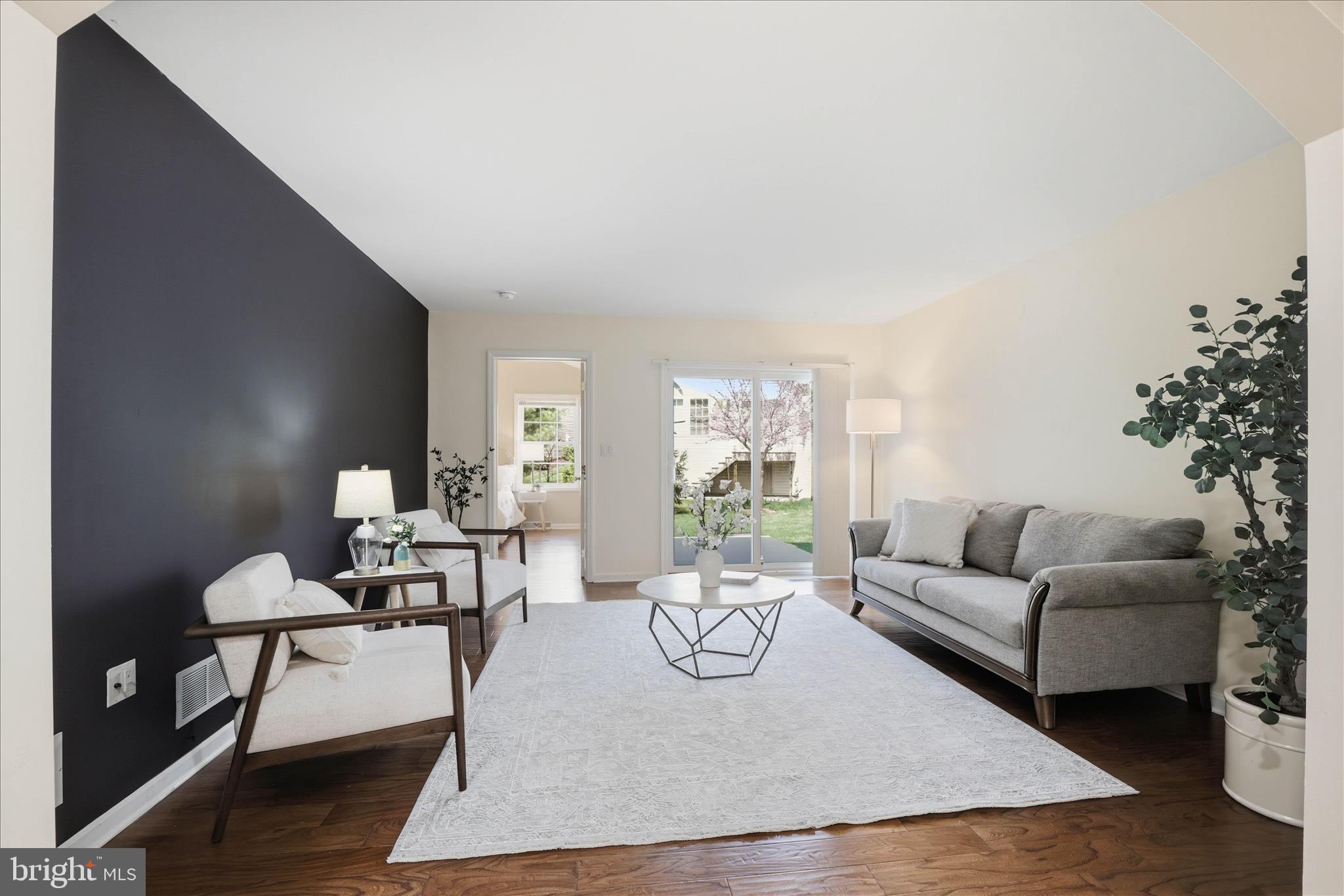 ELM TREE - Residential