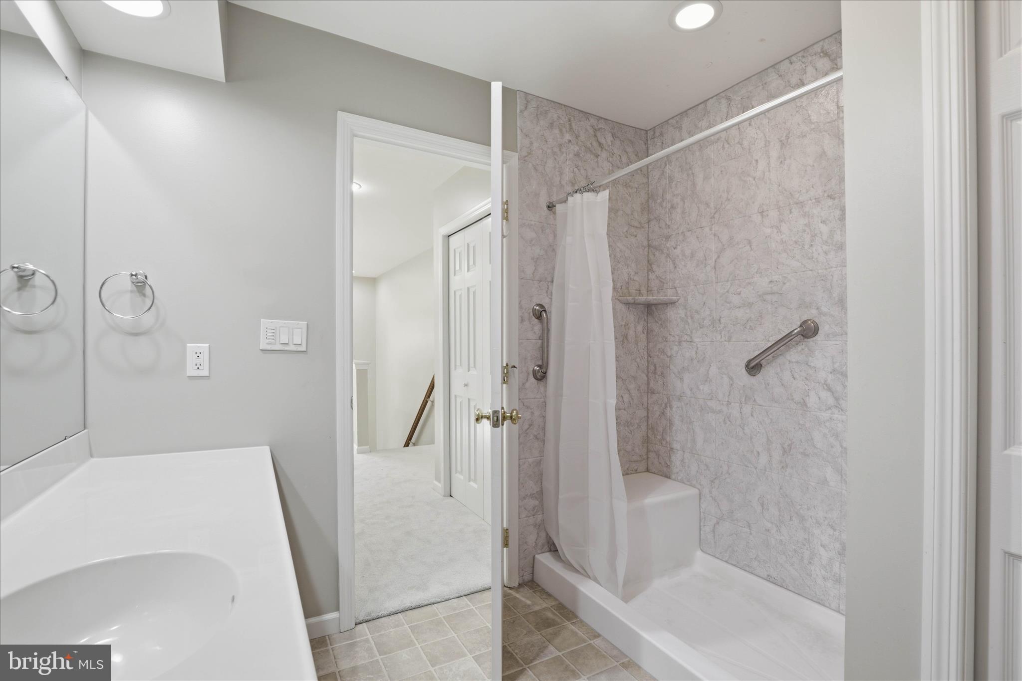 ELM TREE - Residential