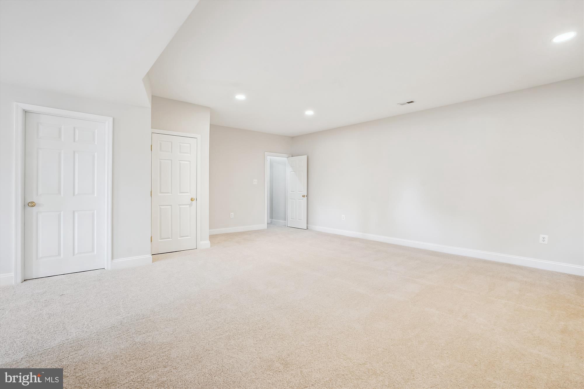 HUNTSMANS RIDGE - Residential