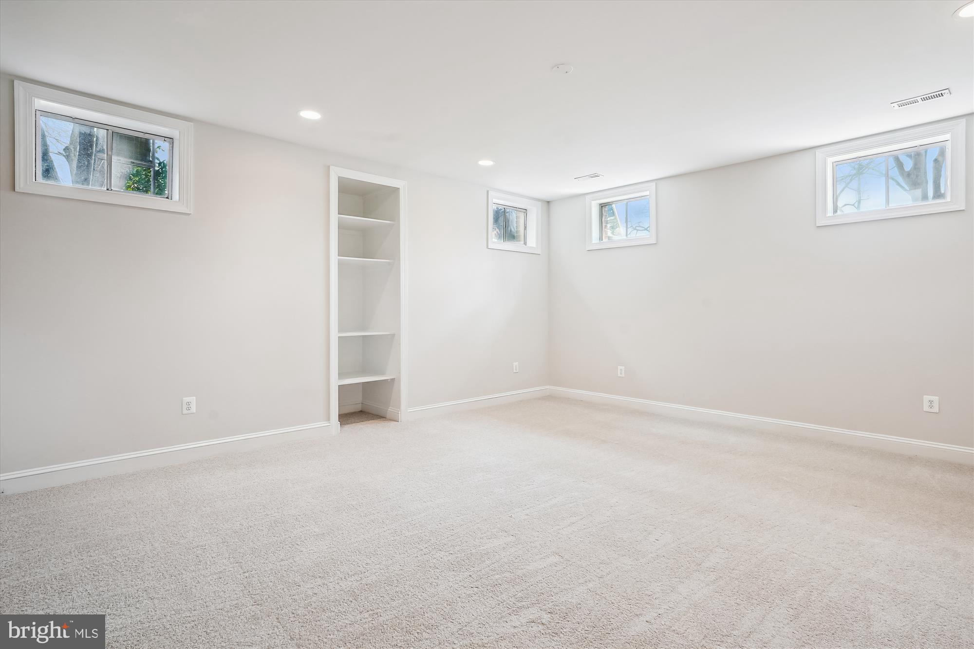 HUNTSMANS RIDGE - Residential