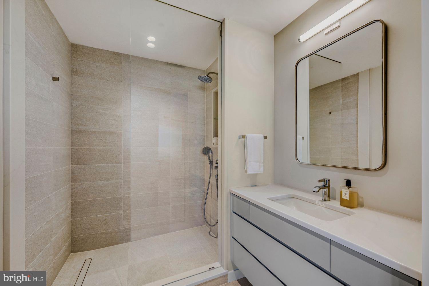 LOCUST POINT - Residential