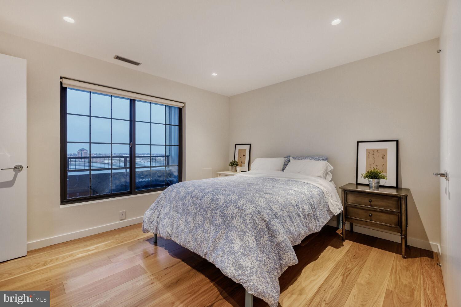 LOCUST POINT - Residential