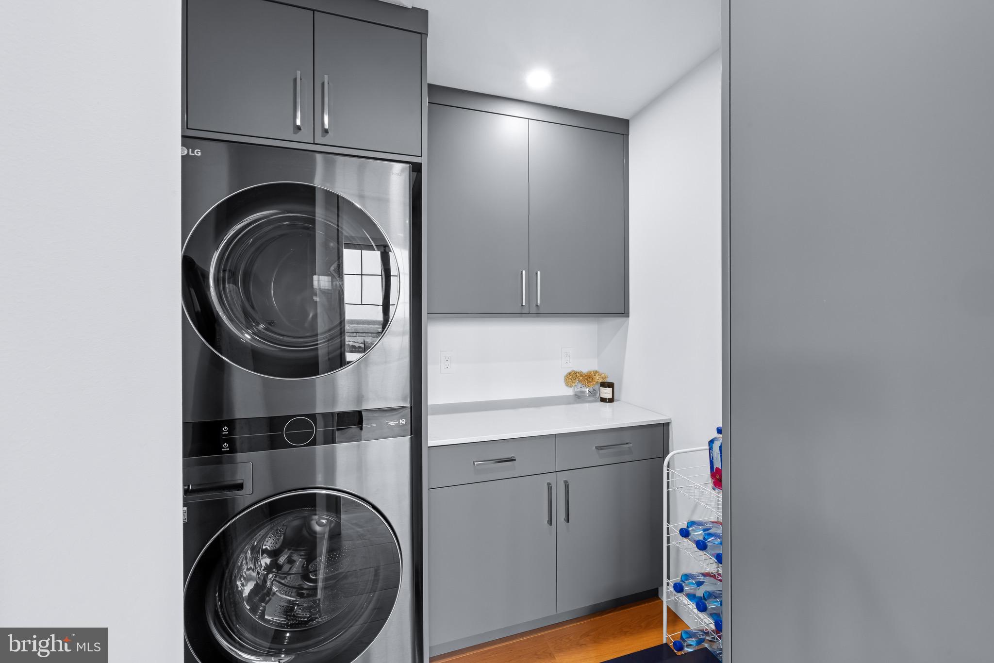 LOCUST POINT - Residential