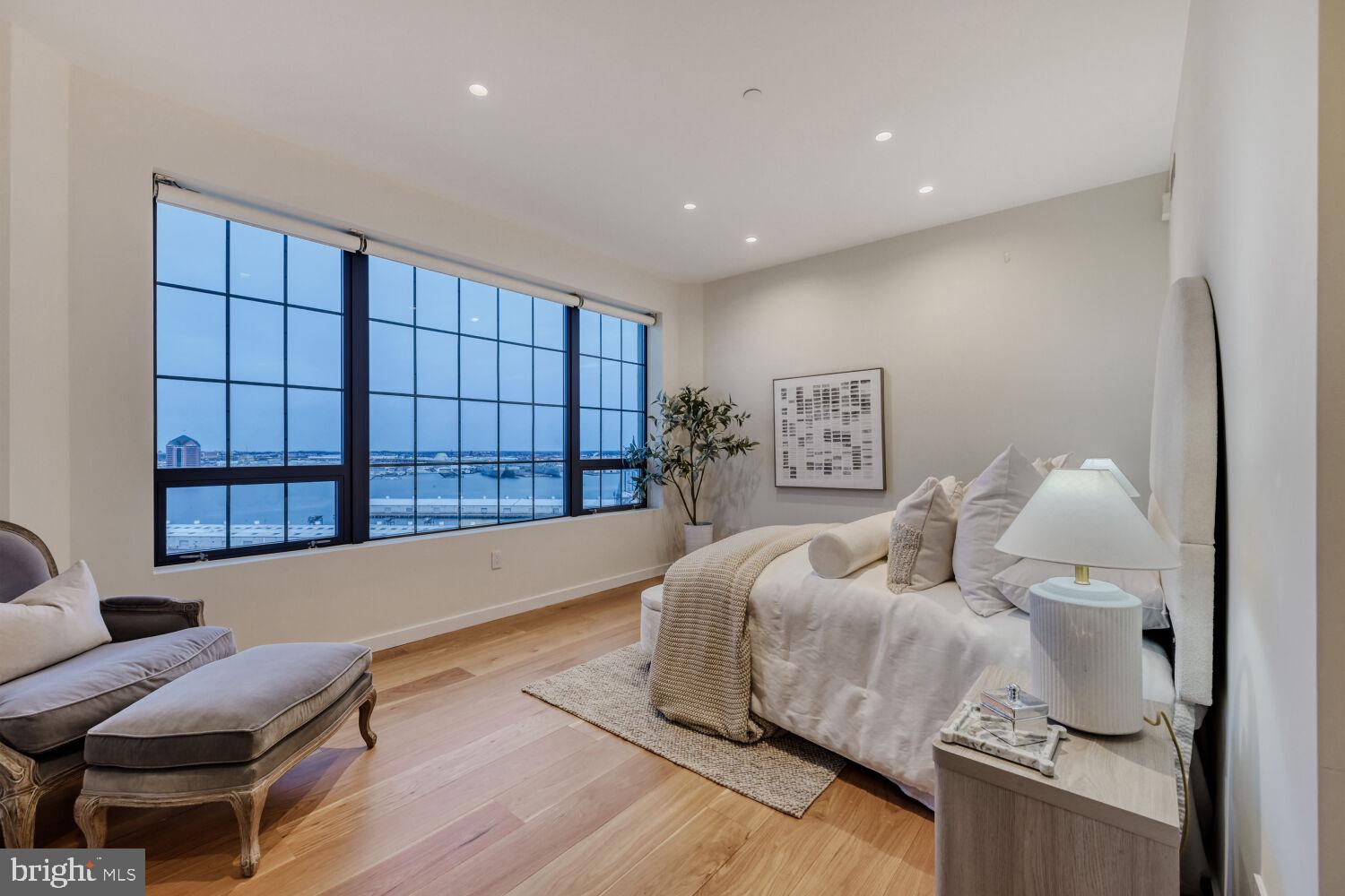 LOCUST POINT - Residential