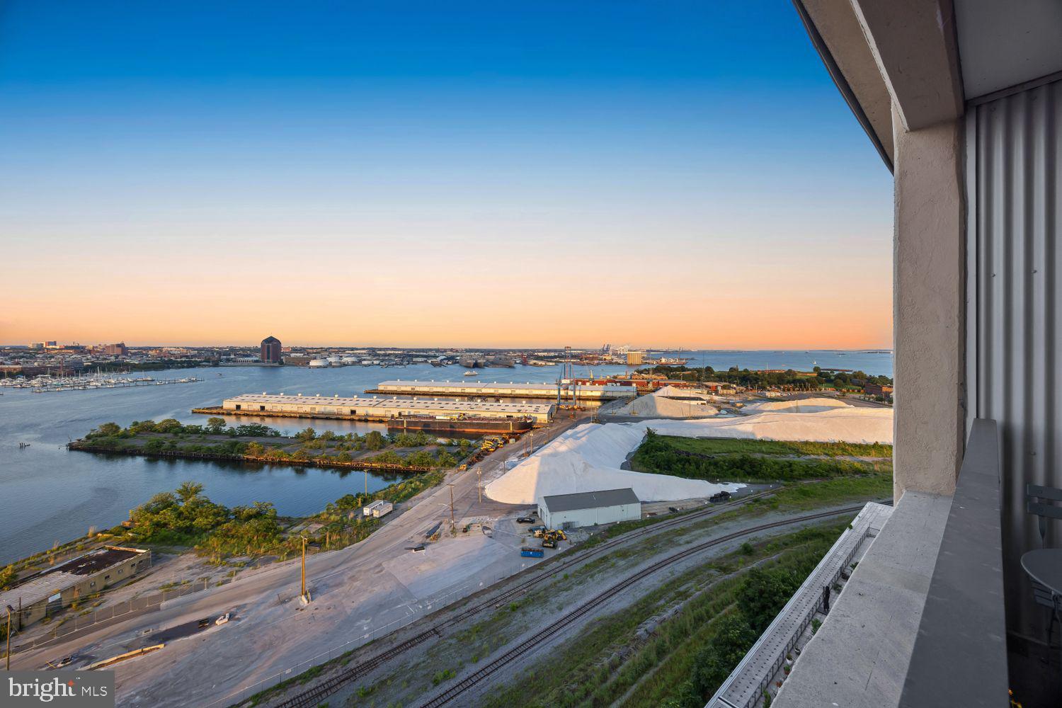 LOCUST POINT - Residential