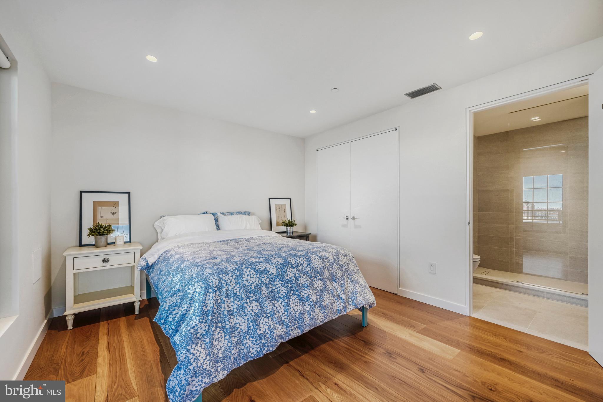 LOCUST POINT - Residential