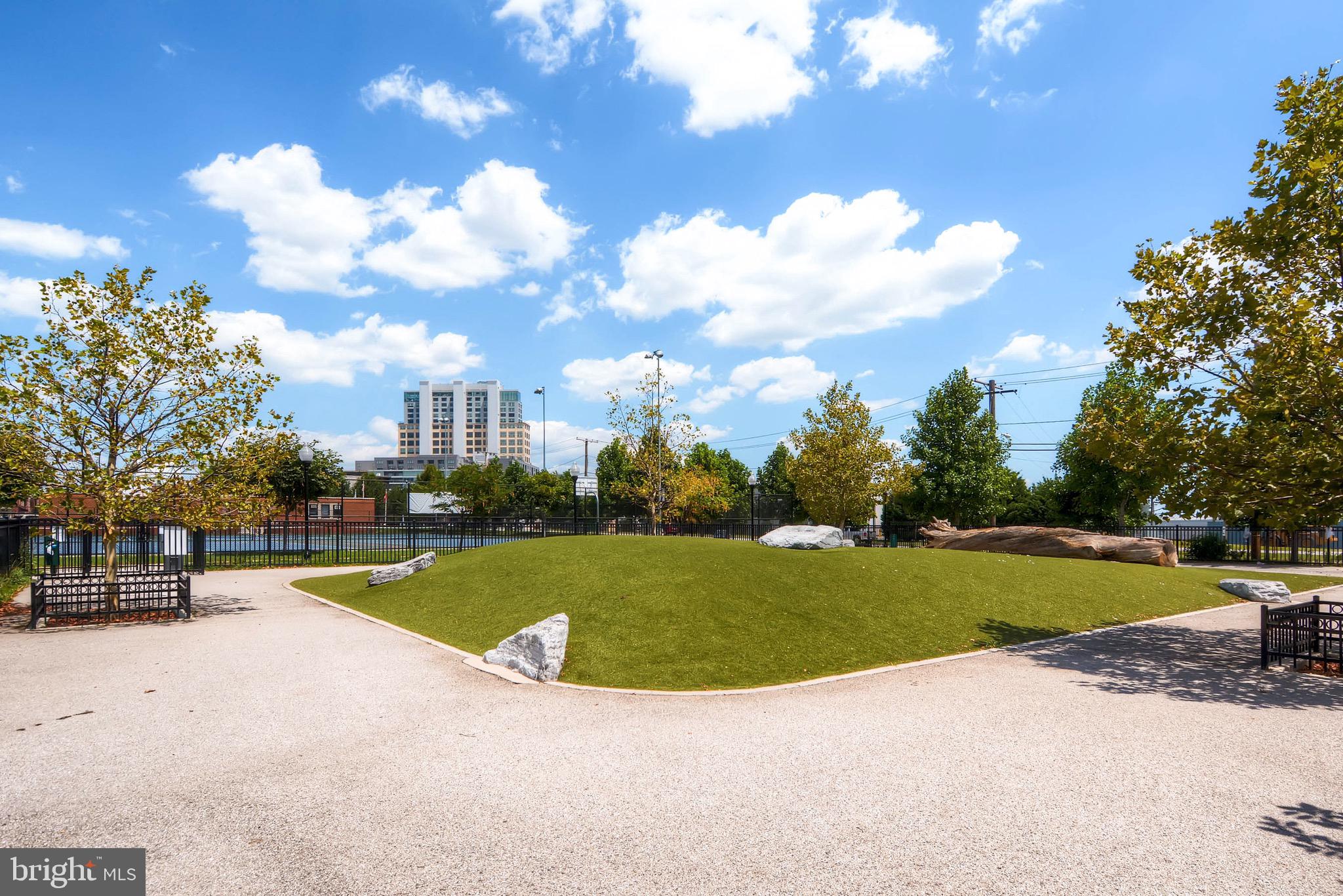 LOCUST POINT - Residential