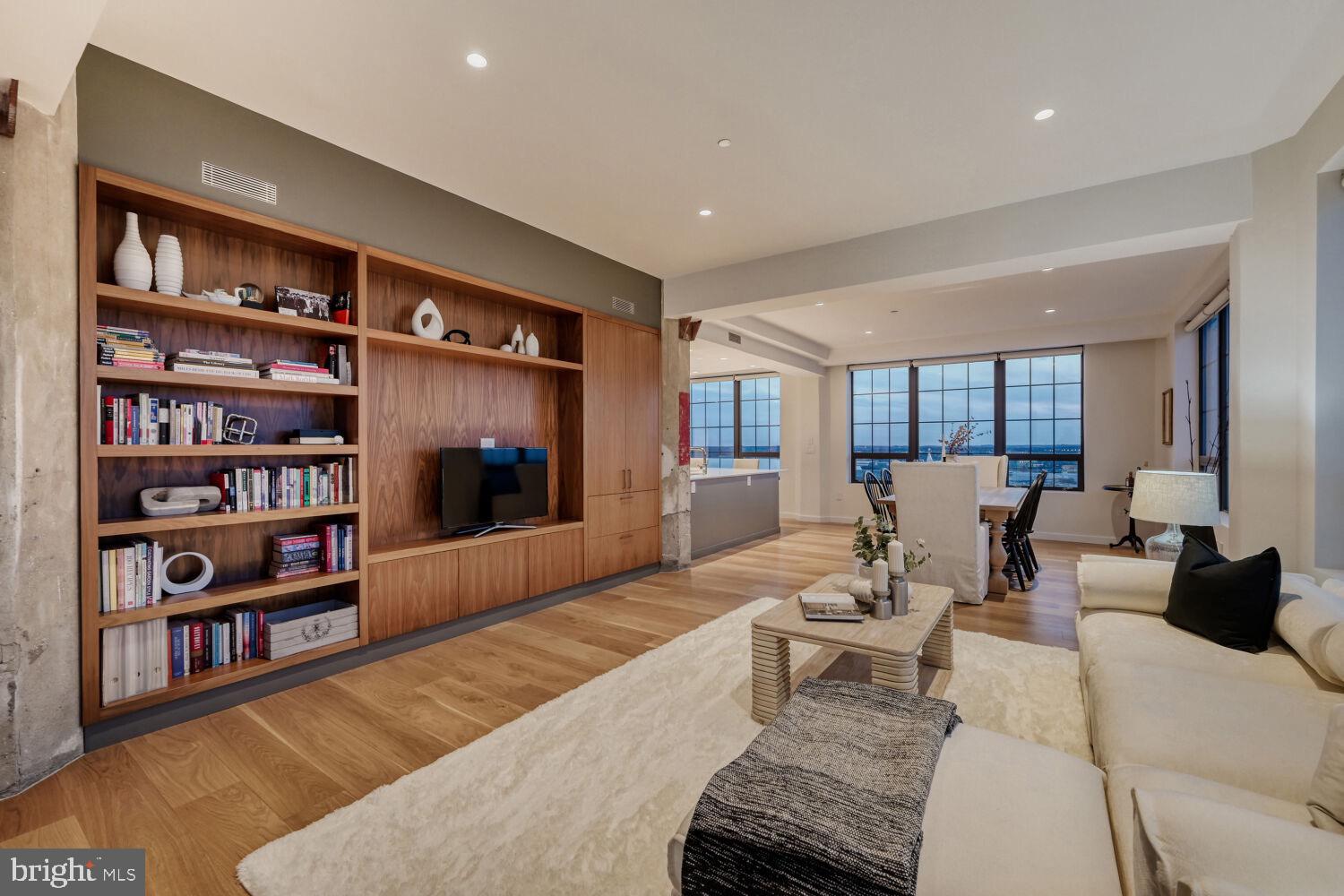 LOCUST POINT - Residential