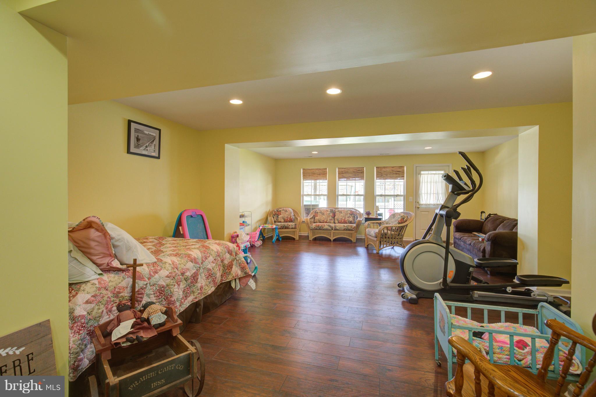 LAKELAND PLACE - Residential