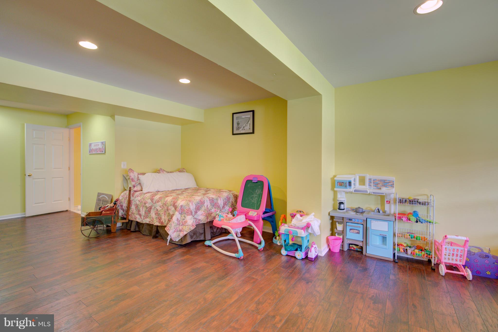 LAKELAND PLACE - Residential