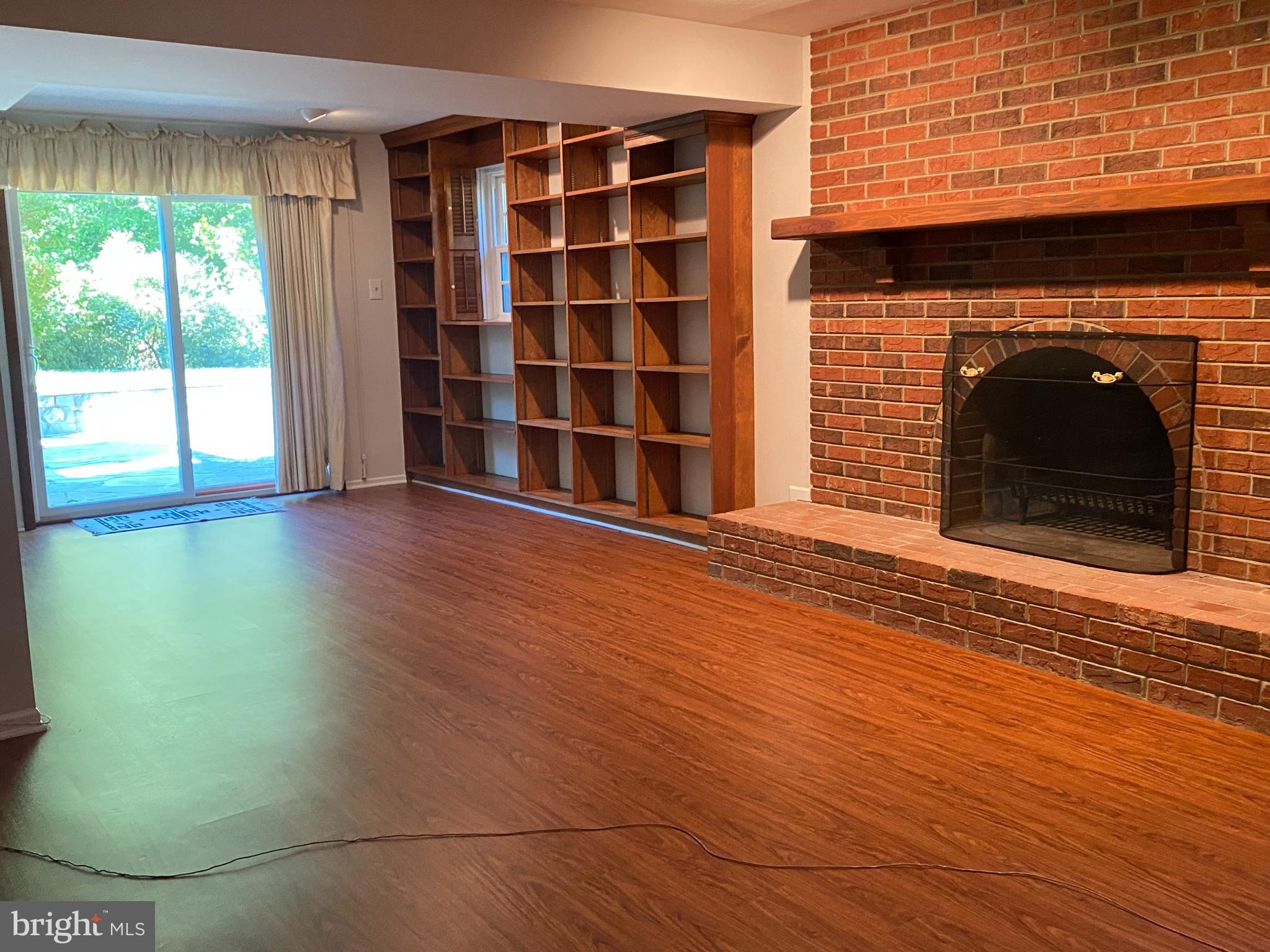 LANGLEY OAKS - Residential Lease