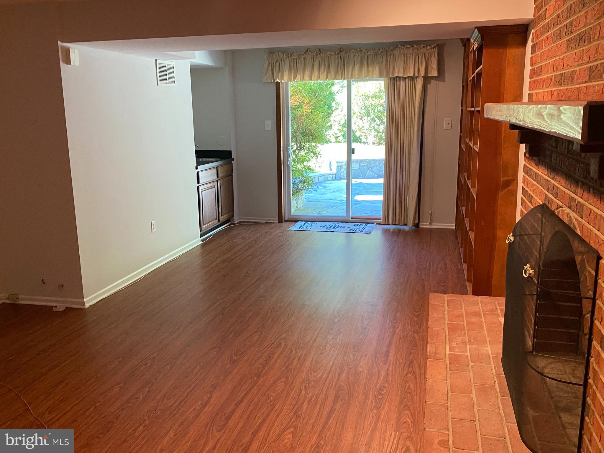 LANGLEY OAKS - Residential Lease