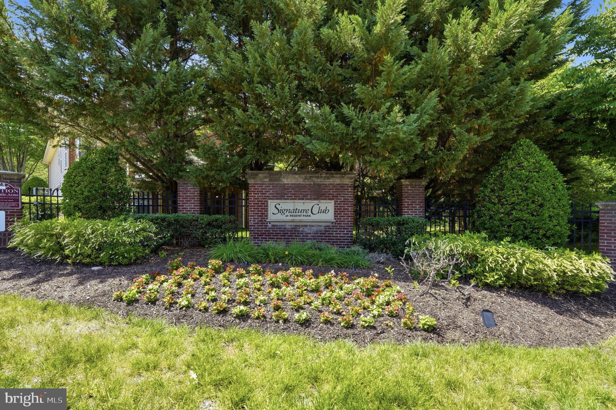 THE COURTS AT REGENT PARK - Residential