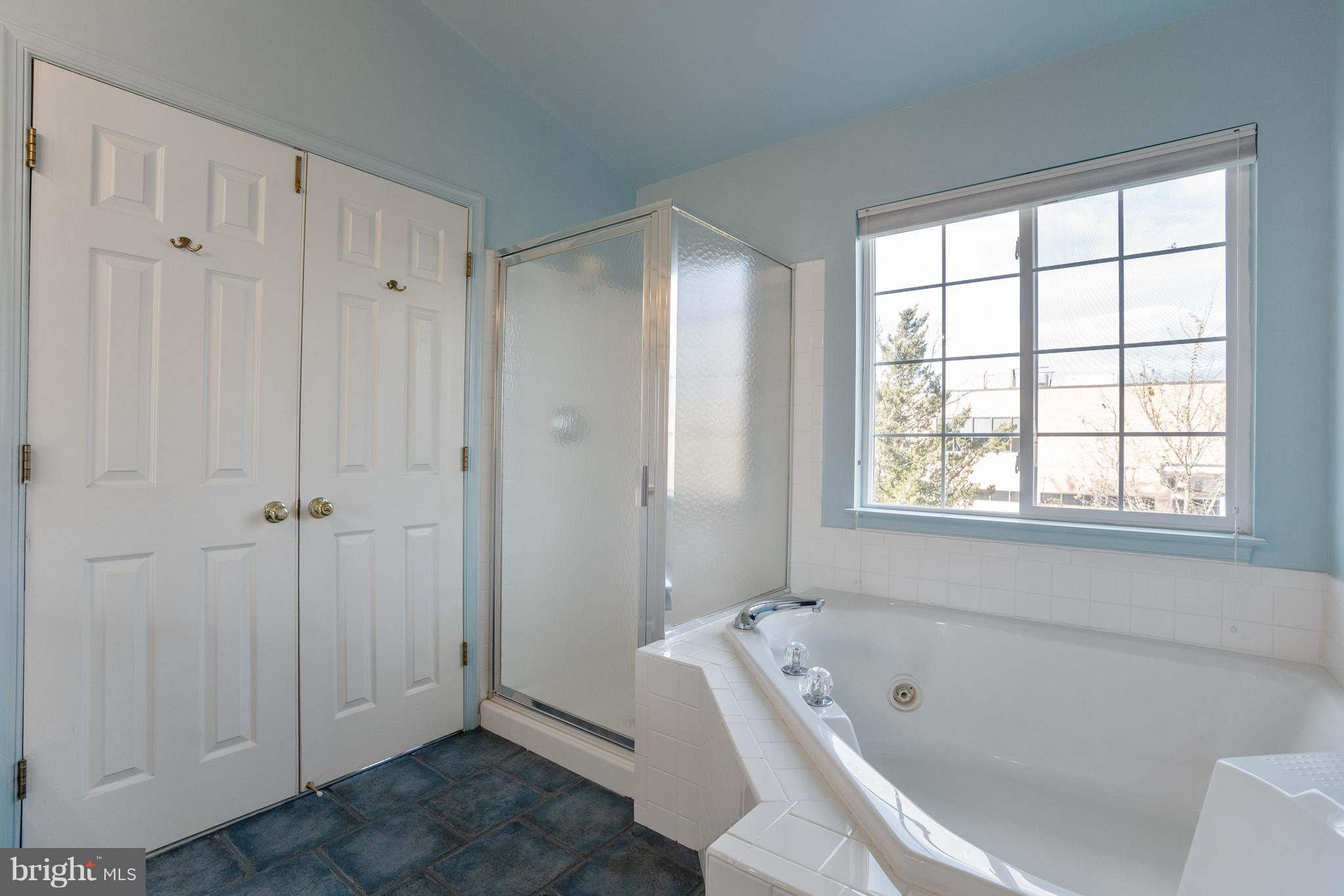 KENWOOD TOWNES - Residential