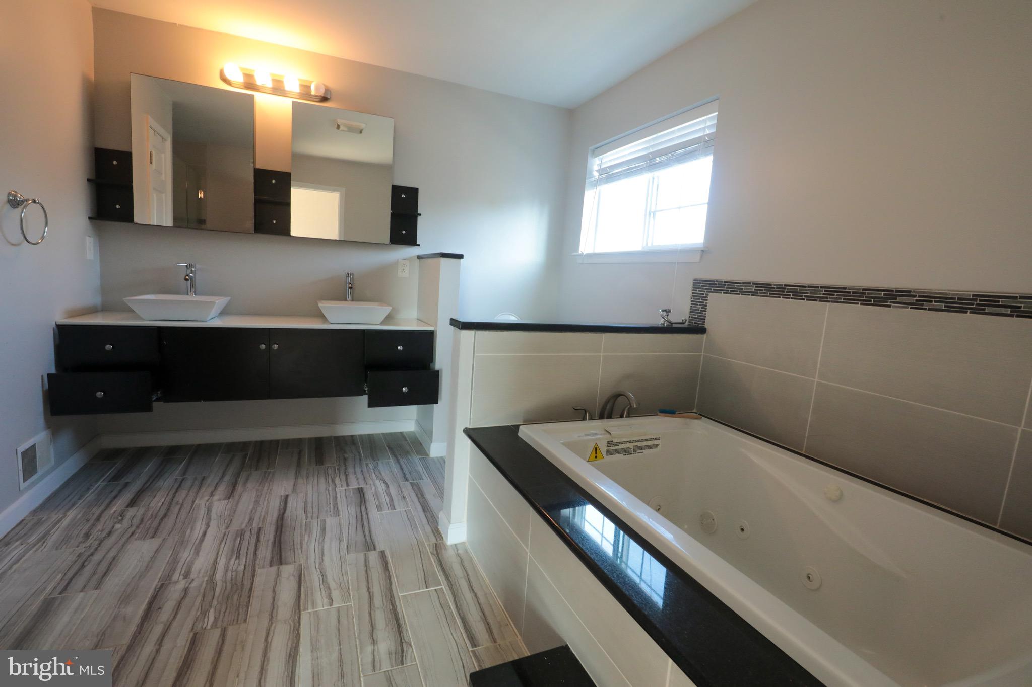 ROXBOROUGH - Residential