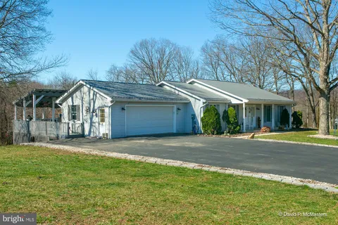 145 Woodside Lane, Berkeley Springs, WV 25411 - #: WVMO2005704