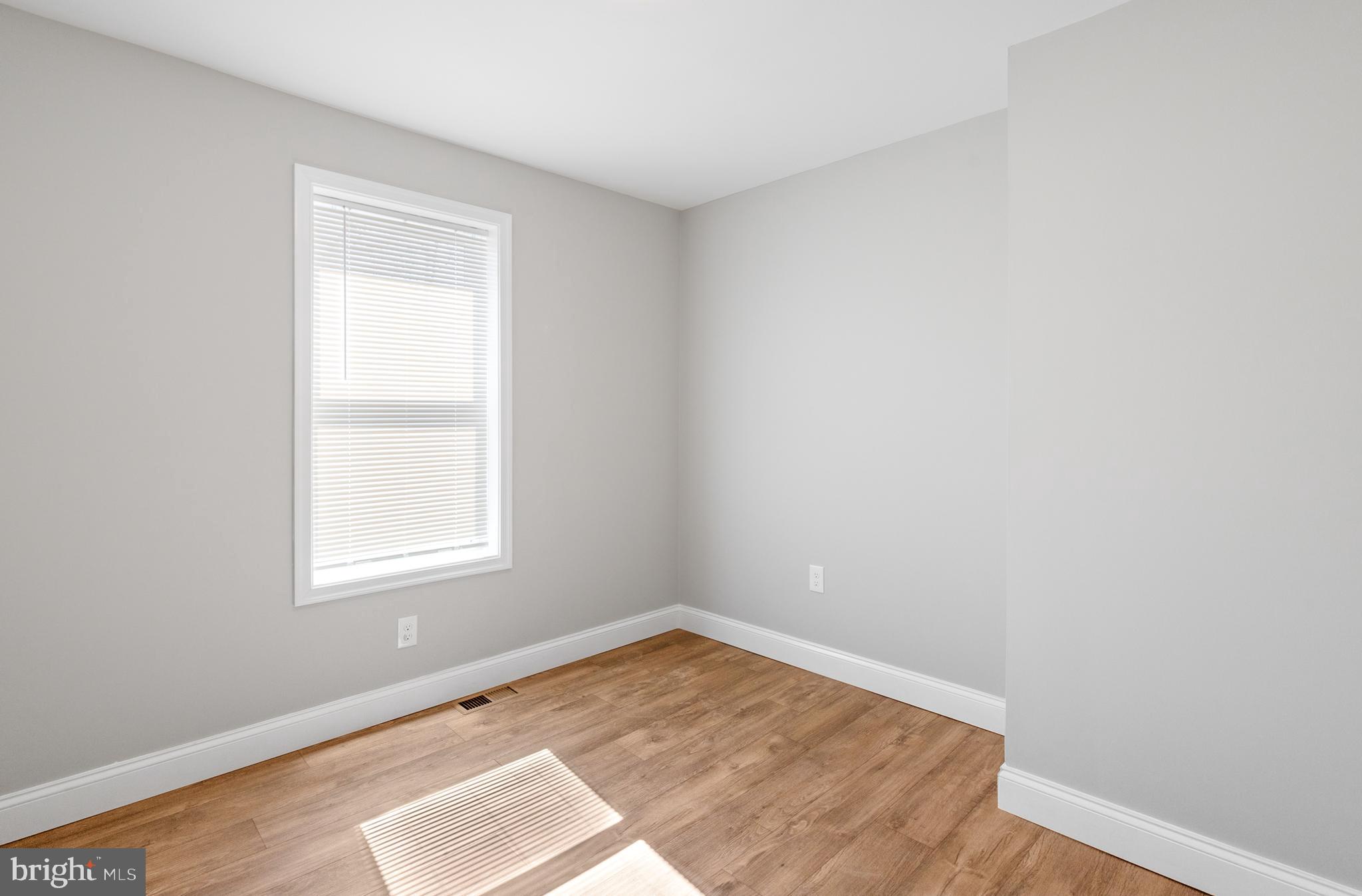 ALBEMARLE SQUARE - Residential