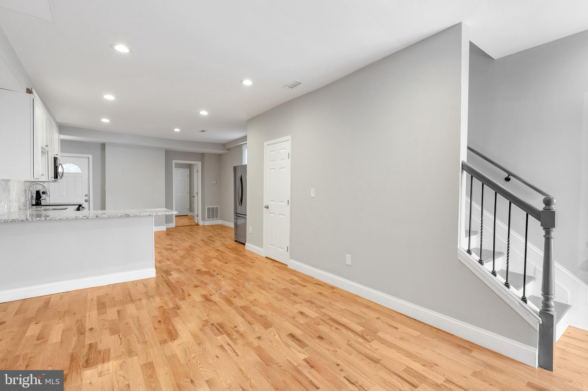 ALBEMARLE SQUARE - Residential