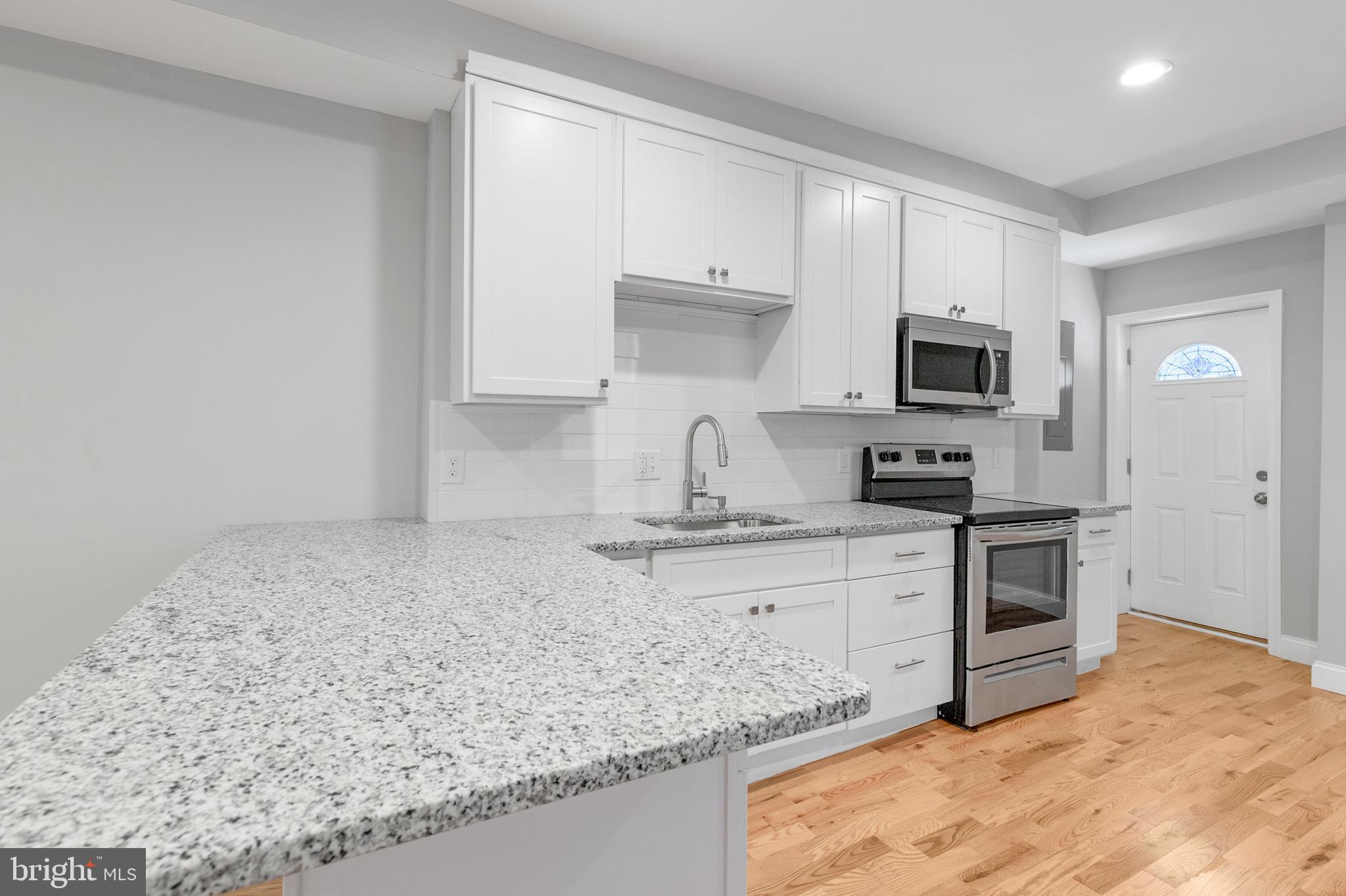 ALBEMARLE SQUARE - Residential