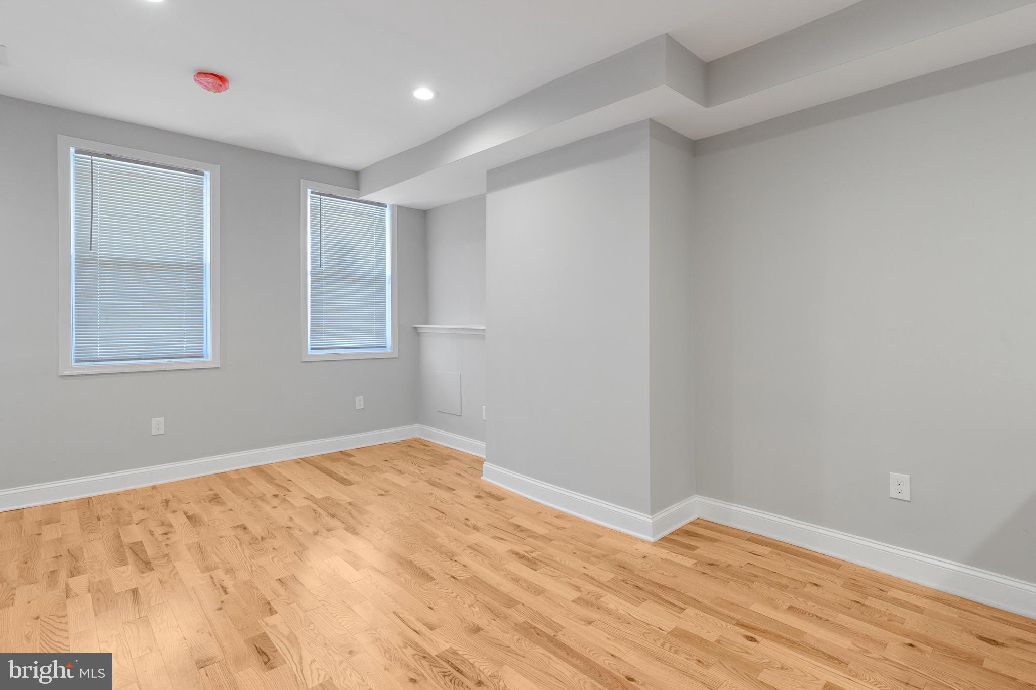 ALBEMARLE SQUARE - Residential