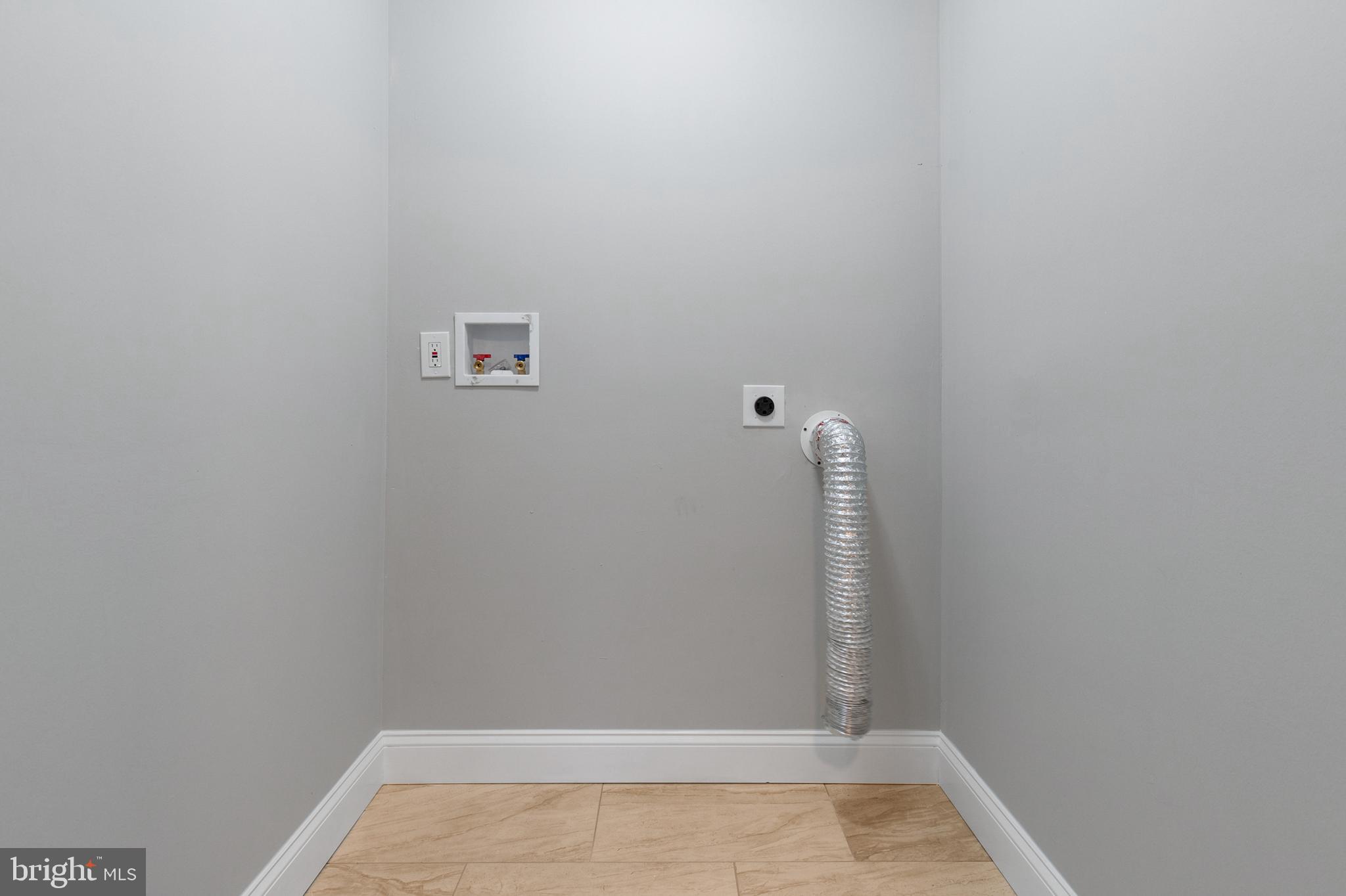 ALBEMARLE SQUARE - Residential