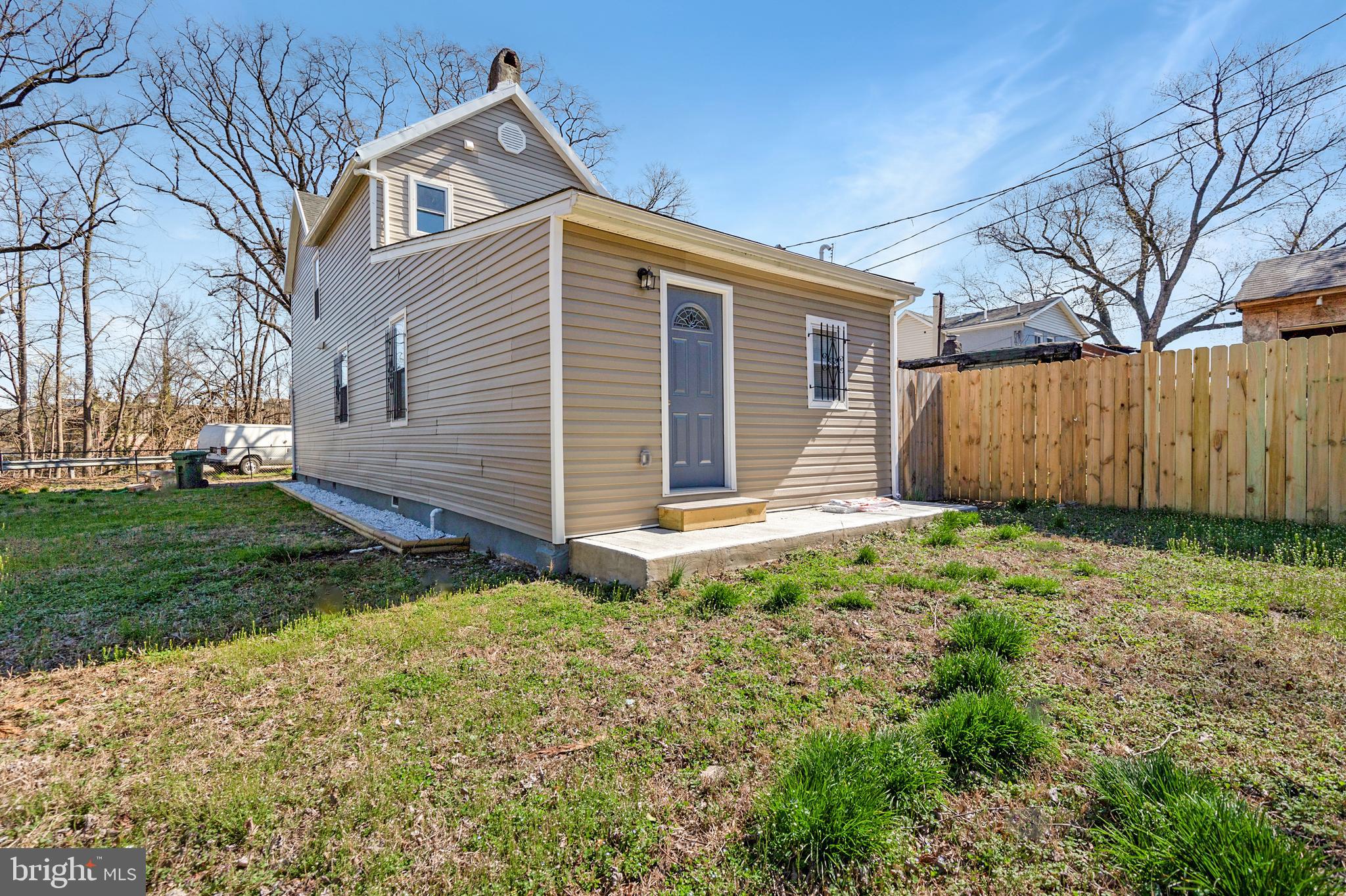 ALBEMARLE SQUARE - Residential