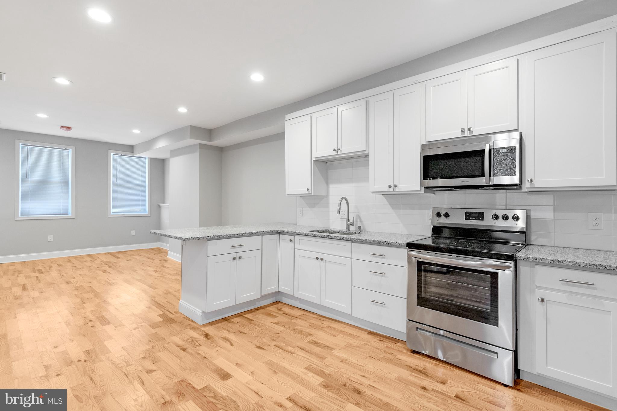 ALBEMARLE SQUARE - Residential