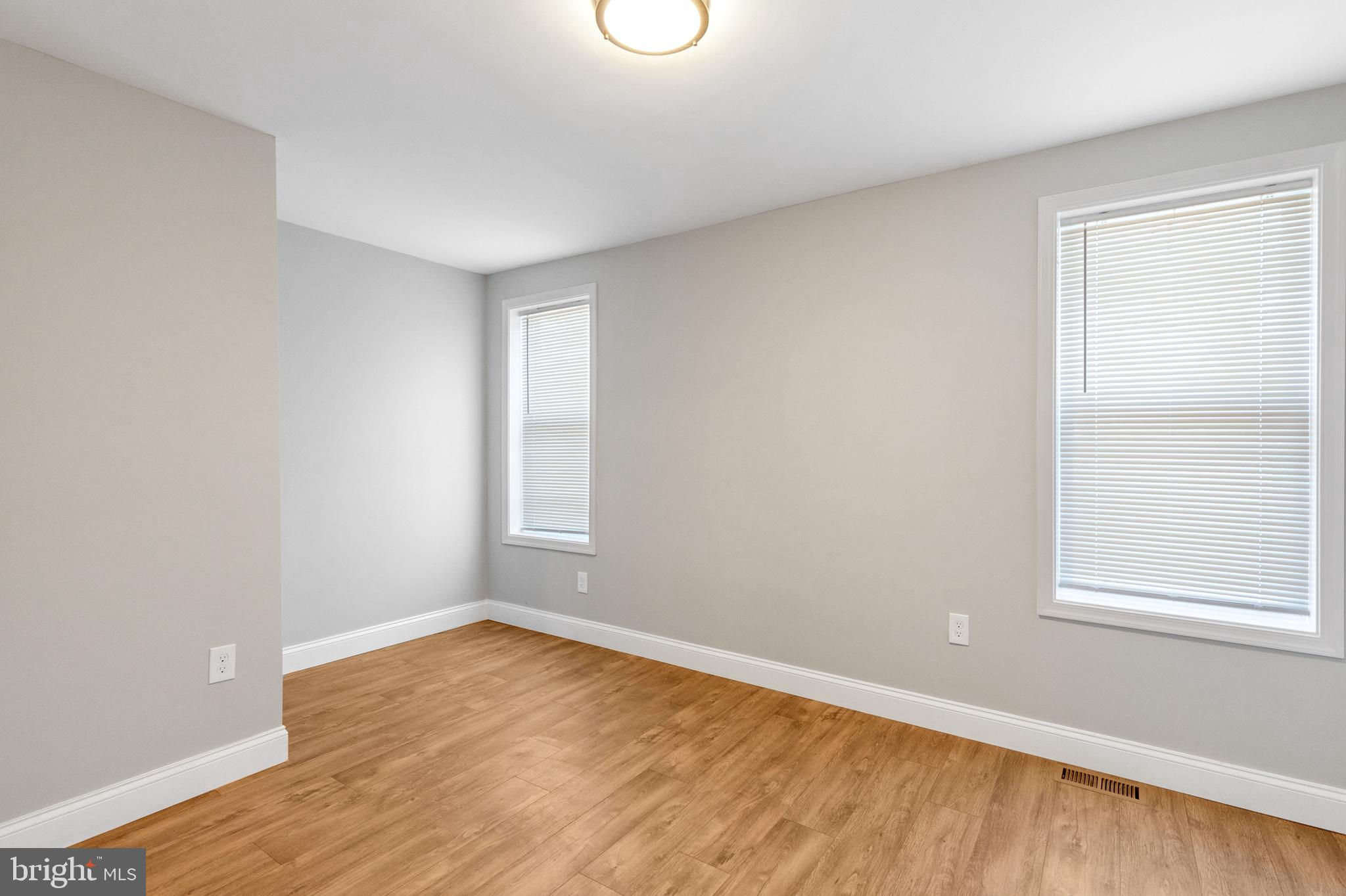 ALBEMARLE SQUARE - Residential