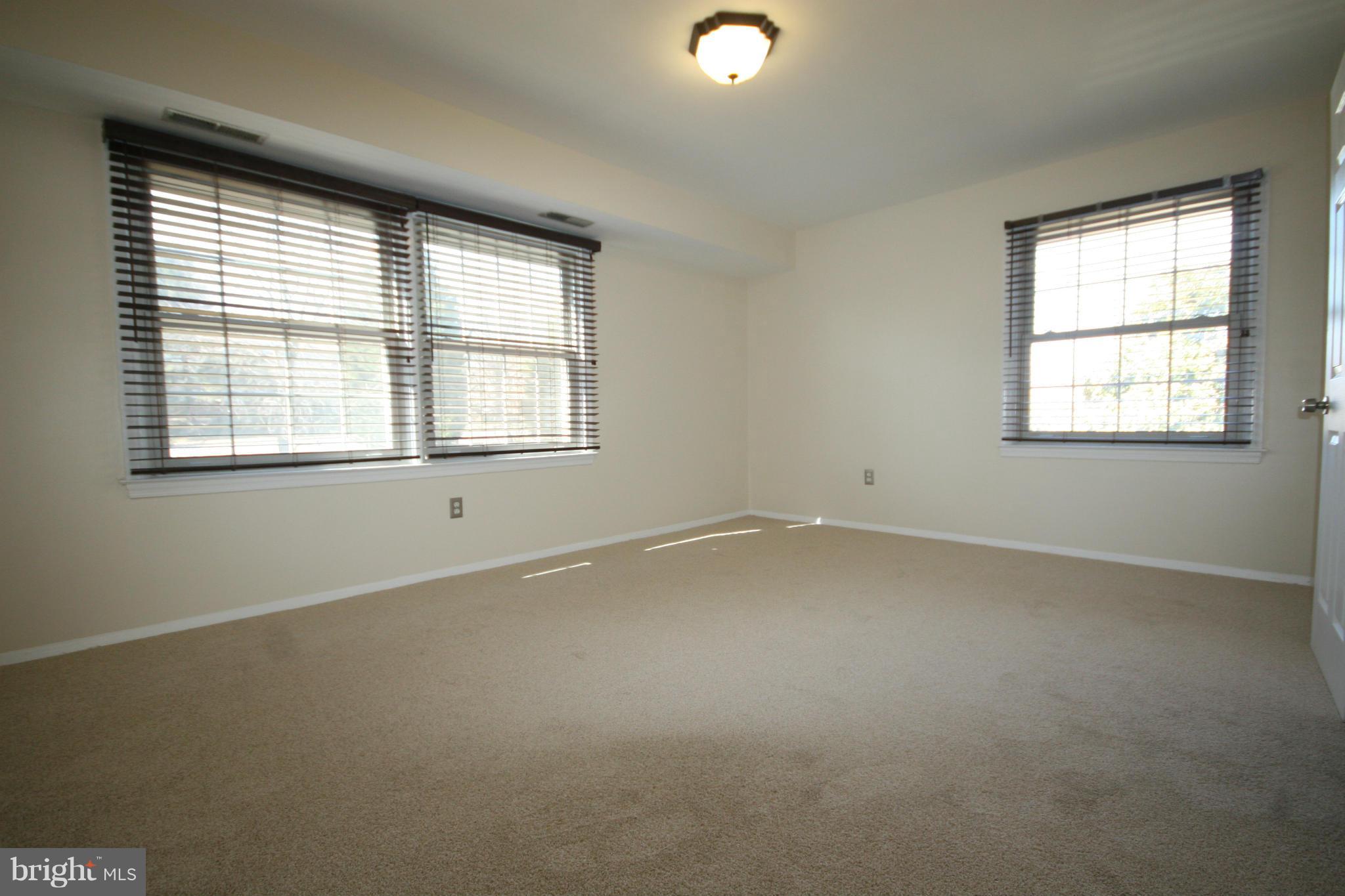 MOORINGS OF OCCOQUAN CON - Residential Lease