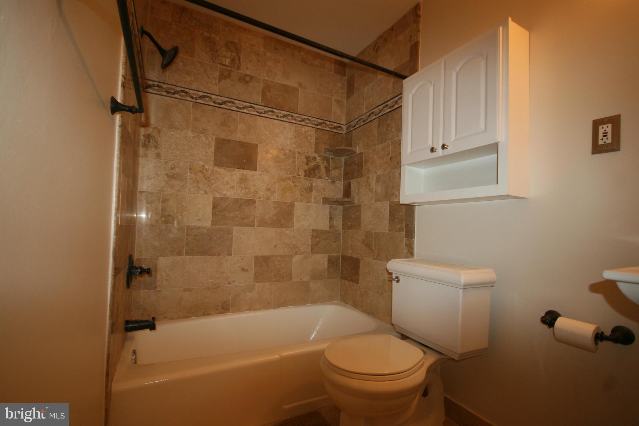 MOORINGS OF OCCOQUAN CON - Residential Lease