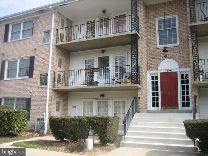 Stroll to downtown Occoquan.  Remodeled one bedroom condo located in the heart of Occoquan. .  Close to commuter routes to DC and points north,  Fort Belvoir and Quantico within in 15 minutes.