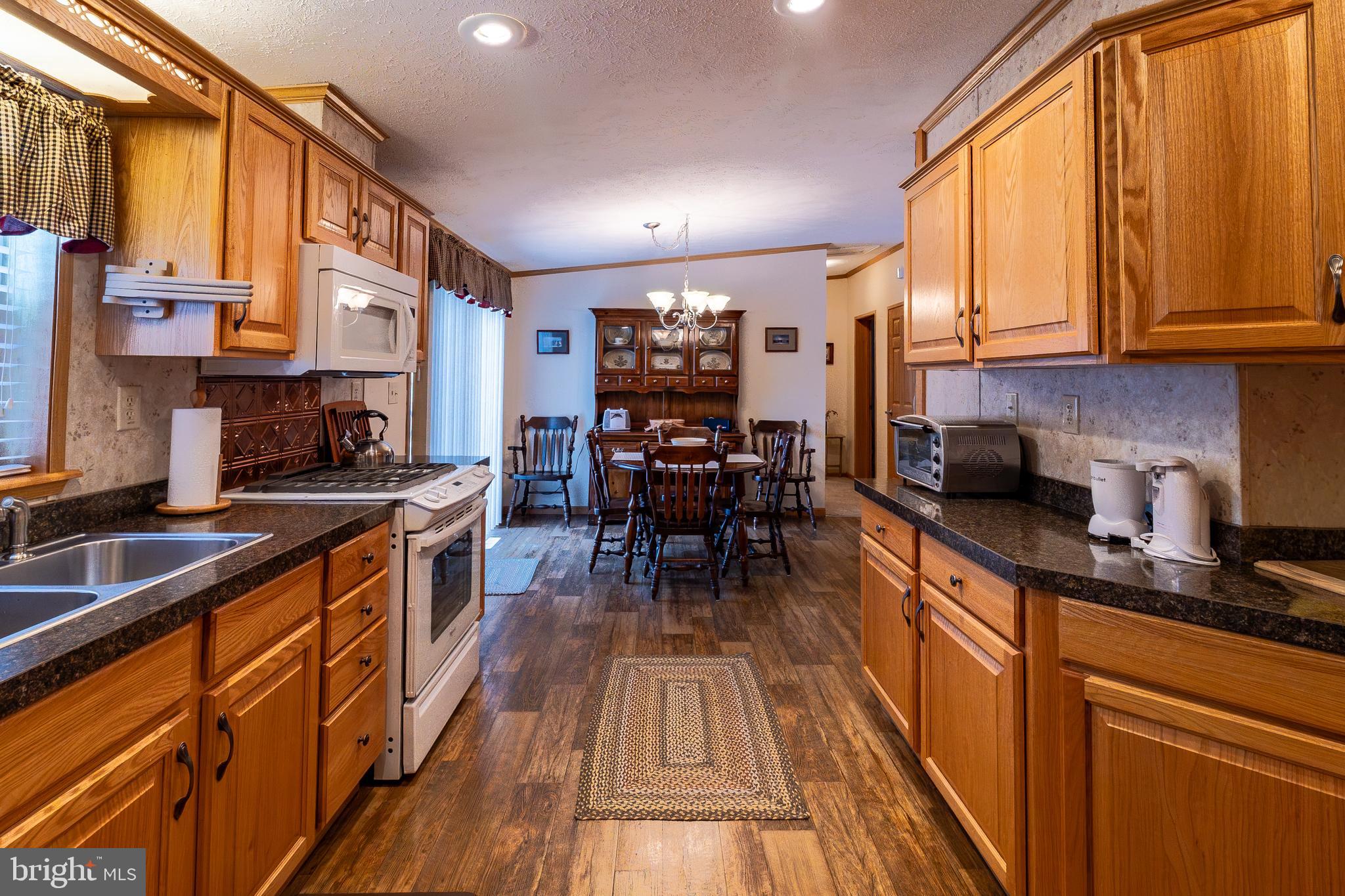 STONE HILL VILLAGE - Residential