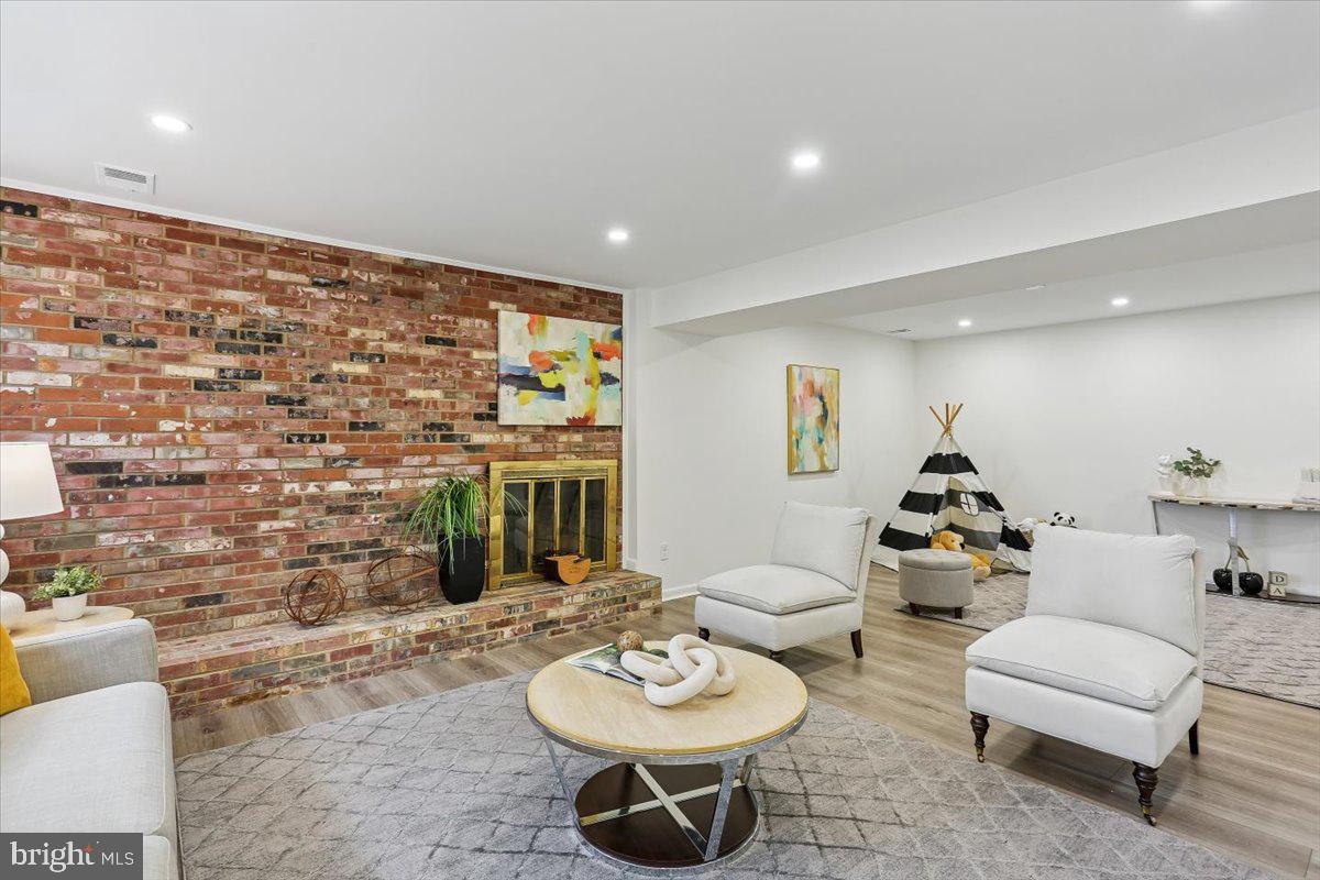 REGENCY ESTATES - Residential