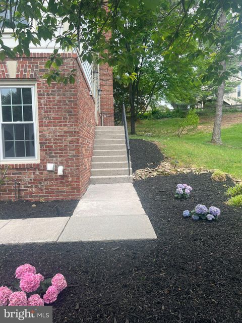 Photo of 671 Burnside Terrace SE, LEESBURG, VA 20175 (MLS # VALO2125054)